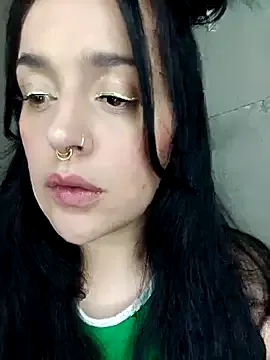 ravendeluxe from StripChat is Freechat