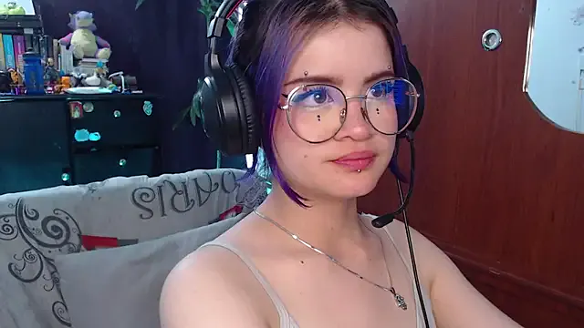 Raventh_ from StripChat is Freechat