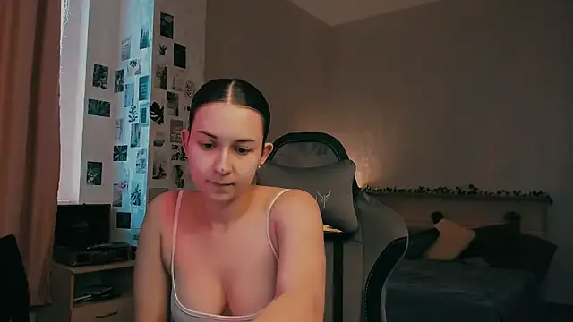 raviolly046 from StripChat is Freechat