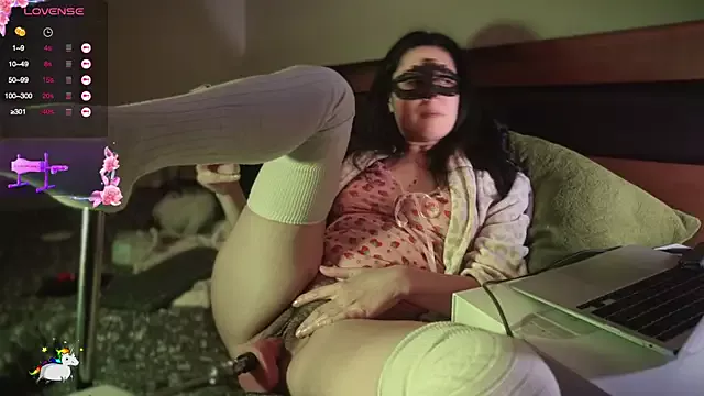 Reinacatchile from StripChat