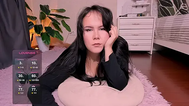 Reiny-rey from StripChat is Freechat