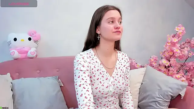 Renesmy_Black from StripChat is Freechat