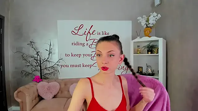 ReynaTheVixen from StripChat is Freechat