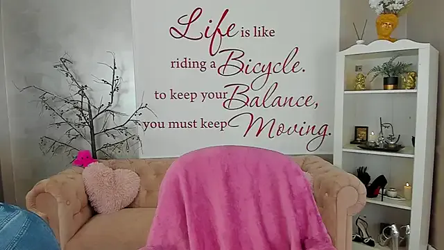 ReynaTheVixen from StripChat is Freechat