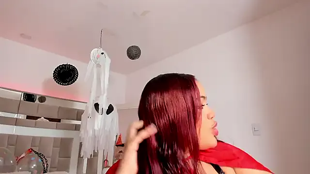 Rihanna_es from StripChat is Freechat