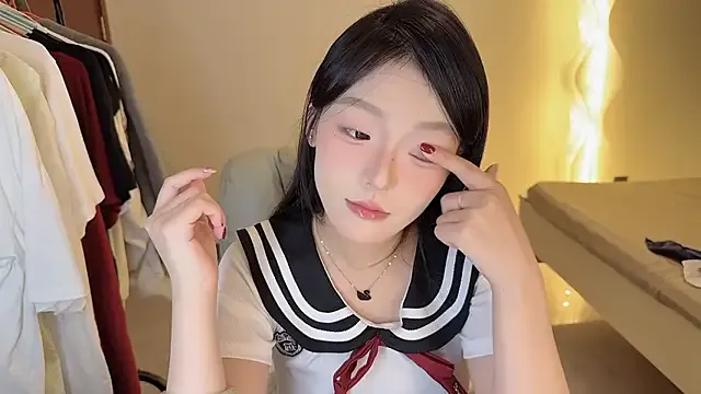 Robin-o3 from StripChat is Freechat