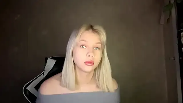 RosarioOler from StripChat is Freechat