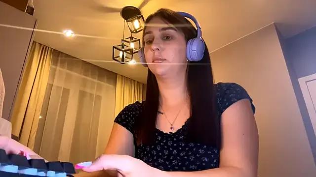 RoseRossi from StripChat is Freechat