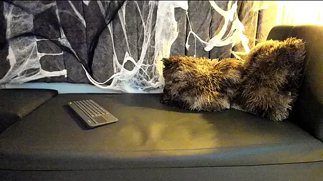 Rowan_Mills from StripChat is Freechat