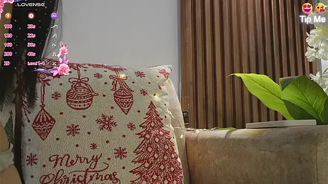 Roxybeautyy from StripChat is Freechat