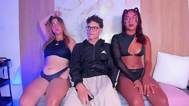 Girls: try live performances with matured performers, from dancing to quirks, in a variety of beautiful sex cams.