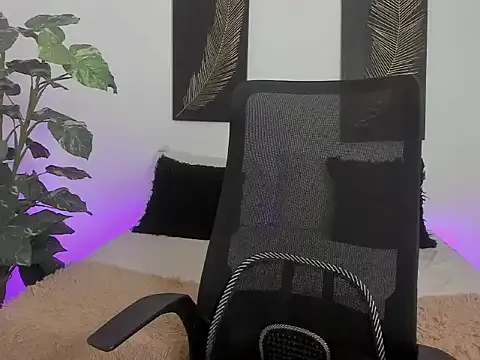 RubyStrong from StripChat is Freechat