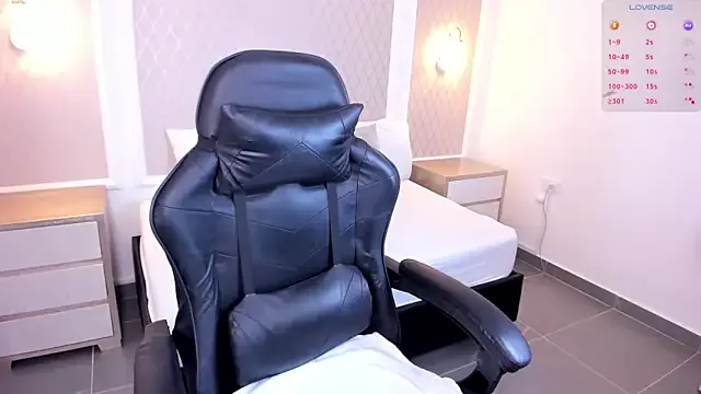 Samantha17_x from StripChat