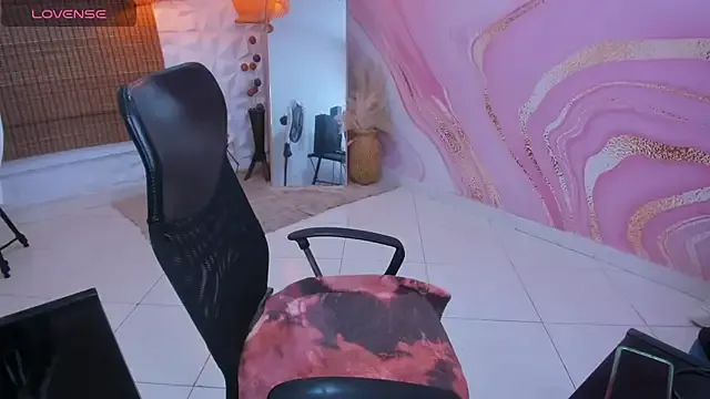 Samantharoseee_ from StripChat is Freechat