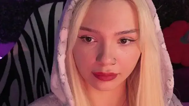 SandraBoyl from StripChat is Freechat