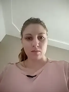 SandyCassie from StripChat is Freechat