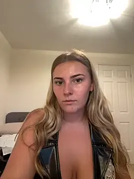 Sapphireroseee from StripChat is Freechat