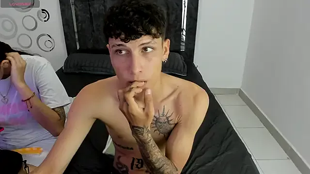 Sara_and_Alexis from StripChat