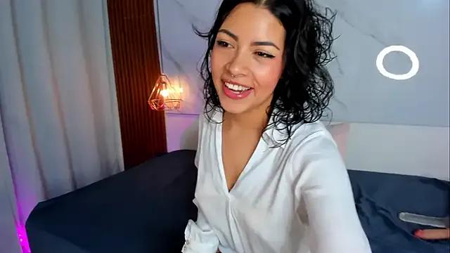 sara_zc from StripChat is Freechat