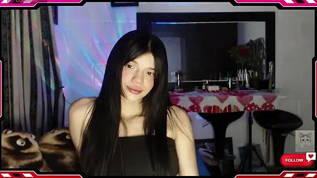 Sarahgin from StripChat is Freechat