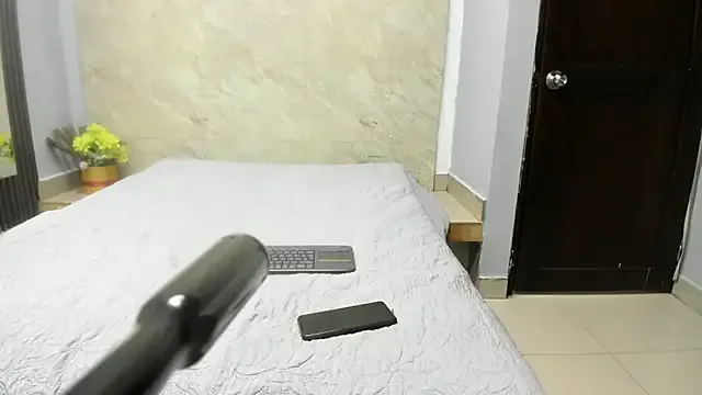 Sarahh-19 from StripChat is Freechat