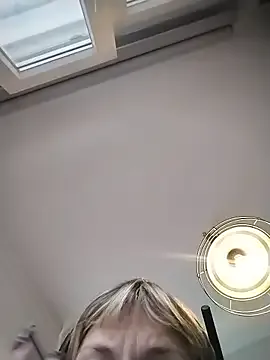 sarahpearlx from StripChat is Freechat