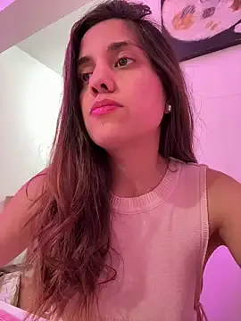 Saralatinaa from StripChat is Freechat