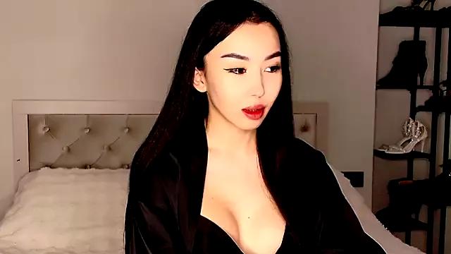 Saranmia from StripChat