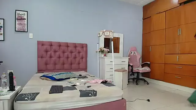 Girls: try live performances with matured performers, from dancing to quirks, in a variety of beautiful sex cams.