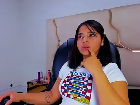 ScarletDoll from StripChat is Freechat