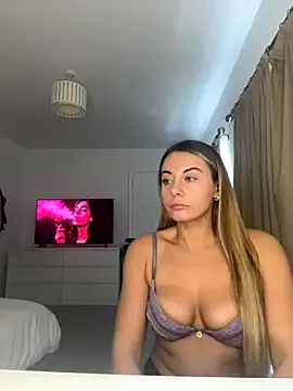 Scarlettroseeee from StripChat is Freechat