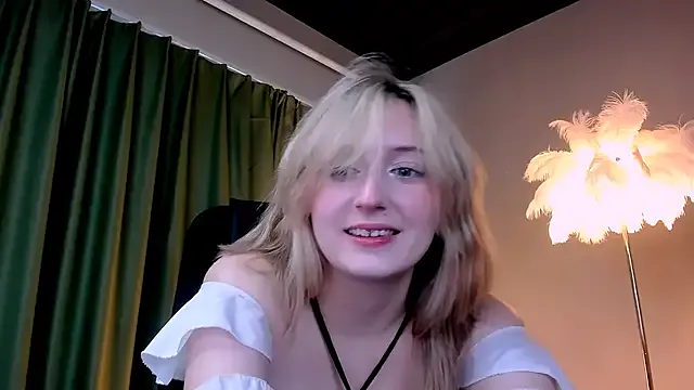 ScarlettScril from StripChat is Freechat