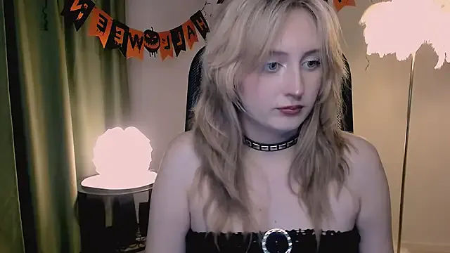 ScarlettScril from StripChat is Freechat