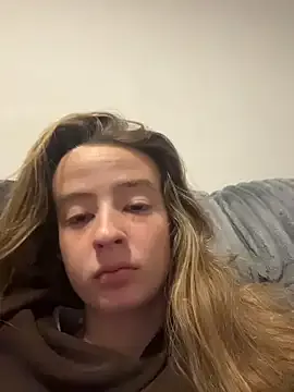 SeccySerena from StripChat is Freechat