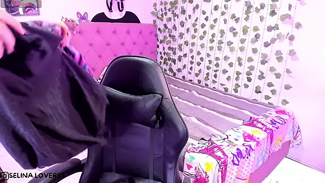 selina_lovers_ from StripChat is Freechat