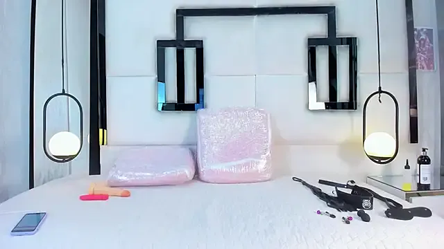 SerenaWild1 from StripChat is Freechat