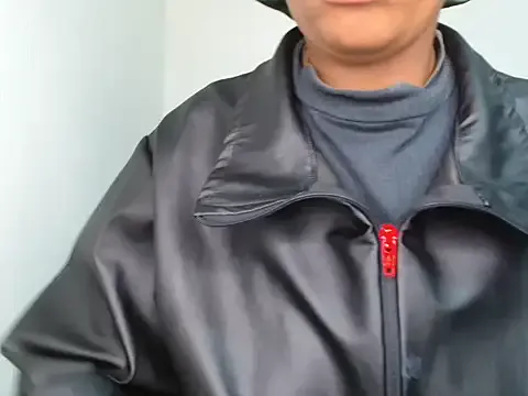 Sex_bomb30 from StripChat is Freechat