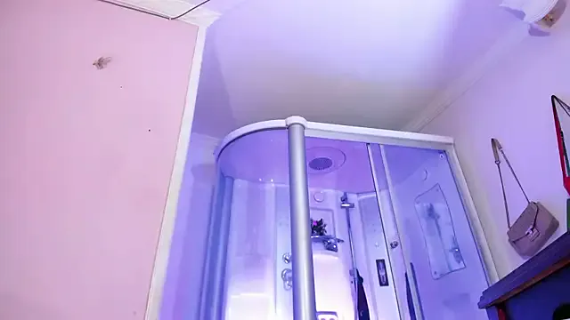 sexy-luna-star-ts from StripChat is Freechat