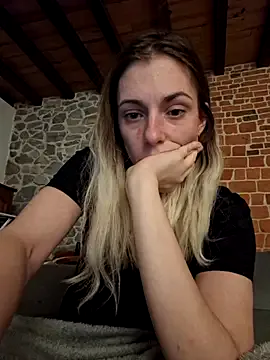 SexyAlya from StripChat is Freechat