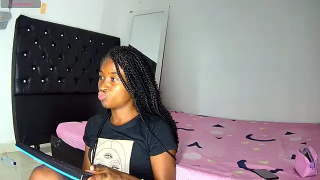 shantall_ebony1 from StripChat is Freechat