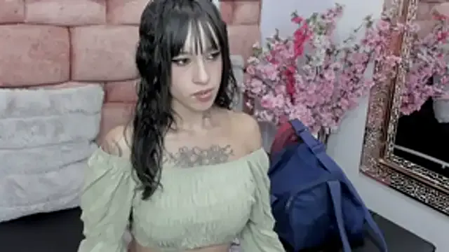 sharik_noa from StripChat is Freechat