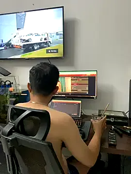 Girls: try live performances with matured performers, from dancing to quirks, in a variety of beautiful sex cams.