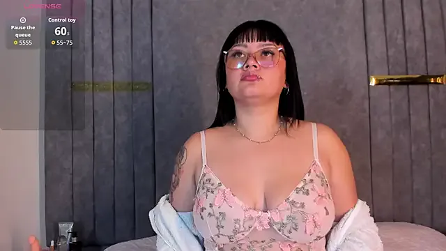 Silvia_Notte from StripChat is Freechat