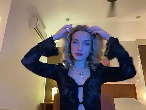 SirenaBelle from StripChat is Freechat