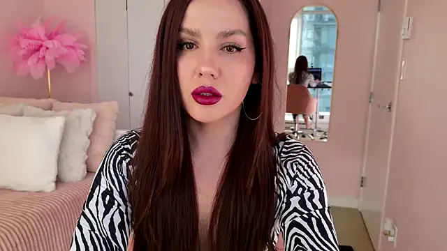 SirenSwitch from StripChat is Freechat