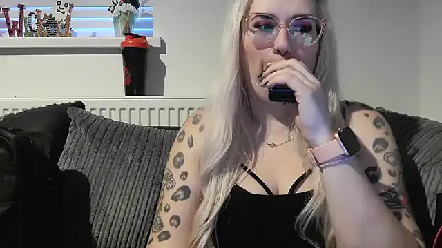 Sizzling_Indie36 from StripChat is Freechat