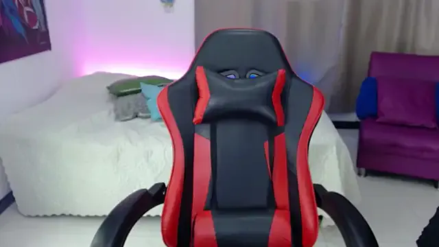 skarlett222 from StripChat is Freechat