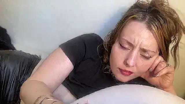 SkarlettRose96 from StripChat is Freechat