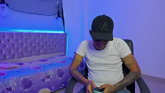 skinny_tatto01 from StripChat is Freechat