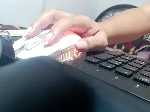 SKINNYMONSTERCOCK from StripChat is Freechat